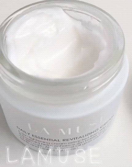 デイリー エッセンシャルズ リジェネレイティング クリーム/ラミューズ/フェイスクリームの人気ショート動画