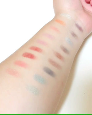 Galaxy Chic Baked Eyeshadow Palette/bh cosmetics/パウダーアイシャドウの動画クチコミ1つ目