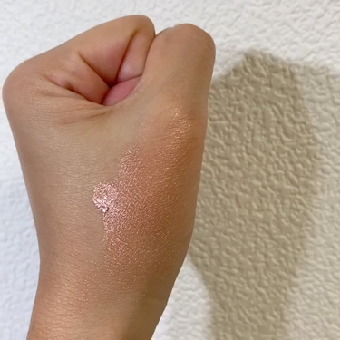 REVLON カラーステイエンドレスグロウリキッドハイライターのクチコミ「絶対バズってると思ったのに、そうでもないからぜひみんなに見て欲しいハイライト🤙✨

Revlo.....」（2枚目）