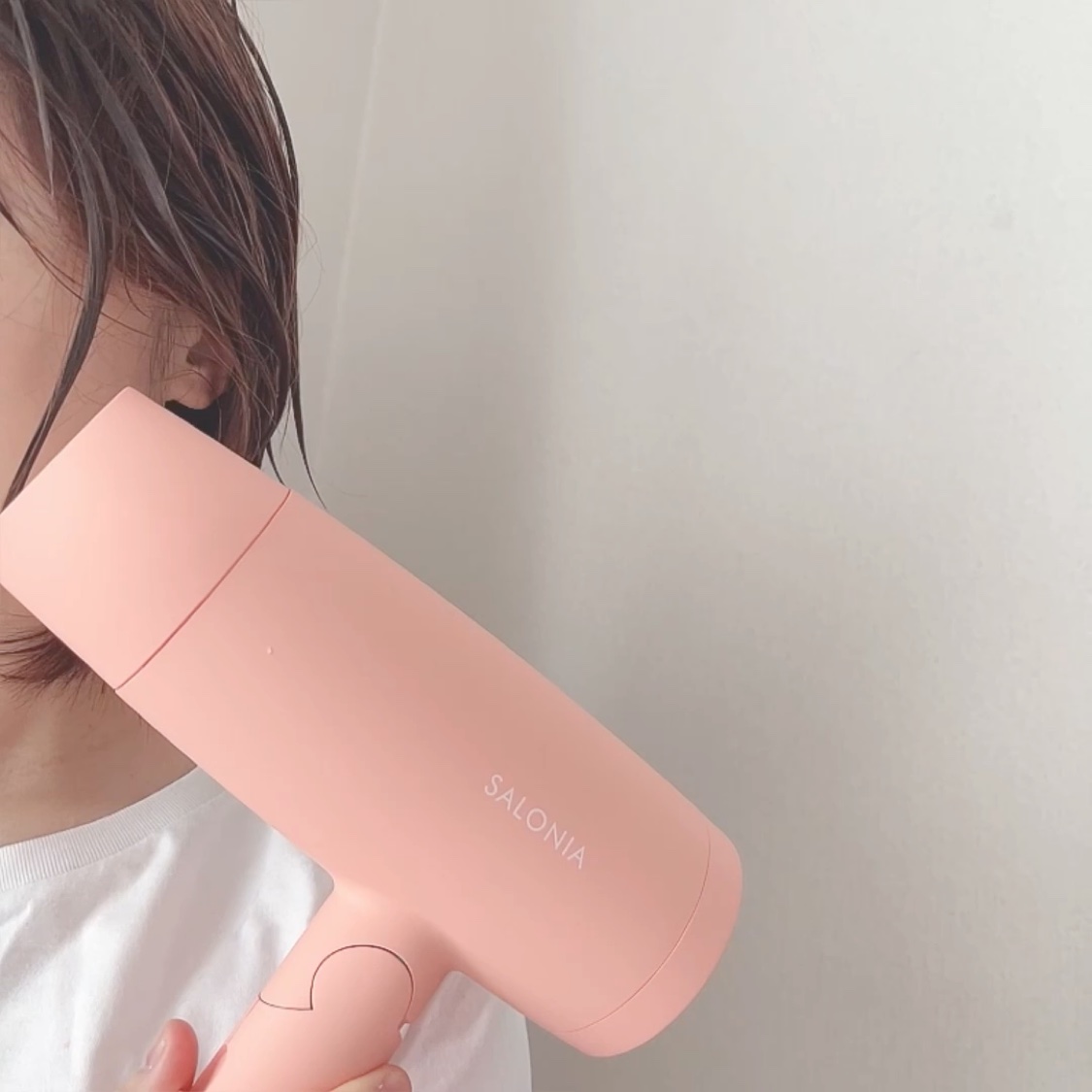 スピーディーイオンドライヤー/SALONIA/ドライヤーの動画クチコミ3つ目