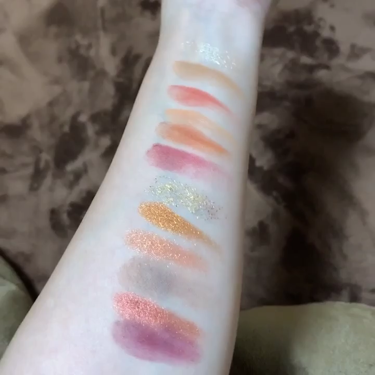 whatever/ColourPop/アイシャドウパレットの動画クチコミ3つ目