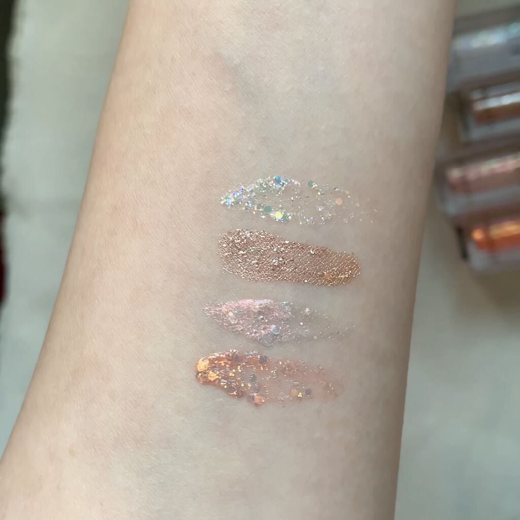 TOXIN GLITTER/CELEFIT/リキッドアイシャドウの動画クチコミ1つ目