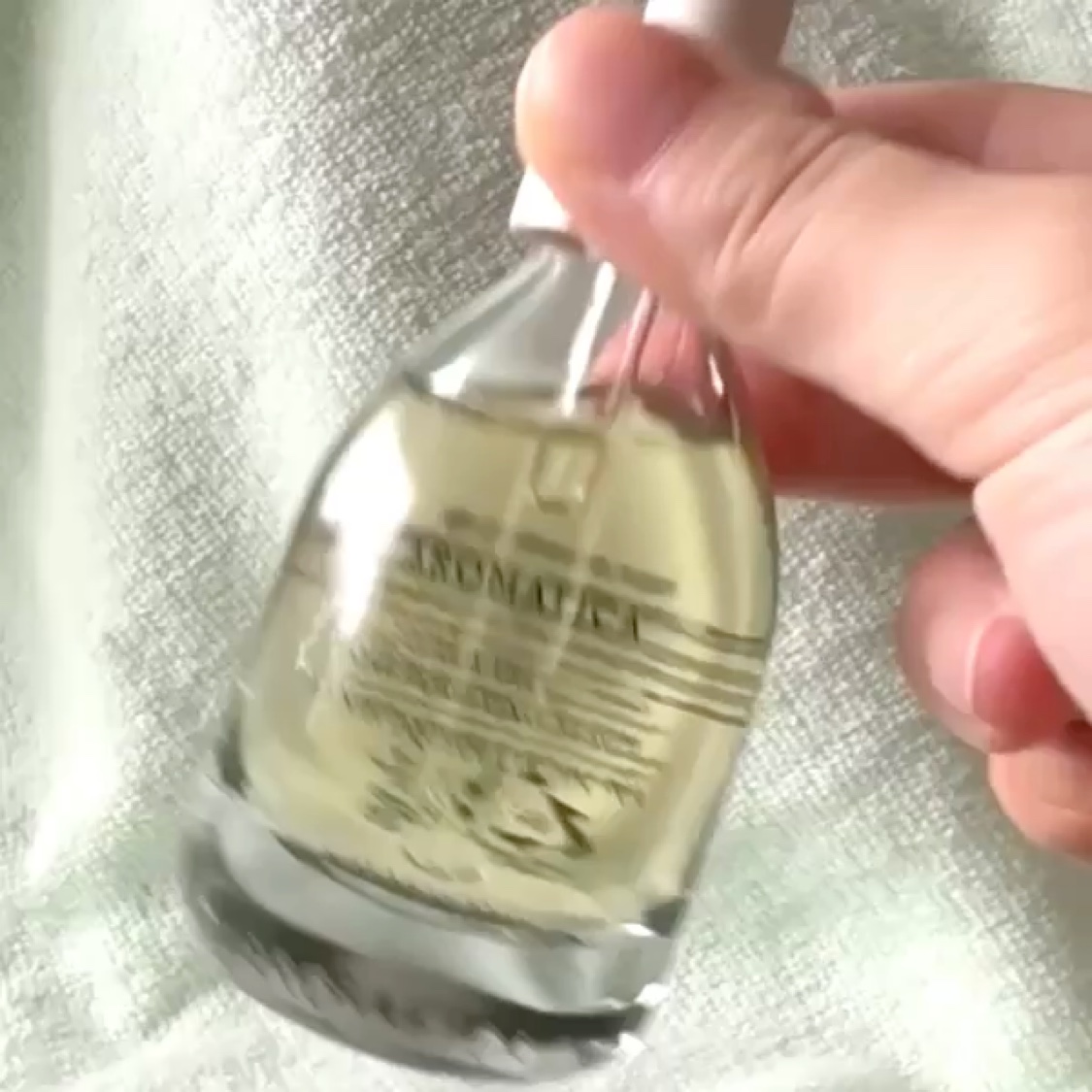 ティーツリーポアピュリーファイングセラム/AROMATICA/美容液の動画クチコミ2つ目