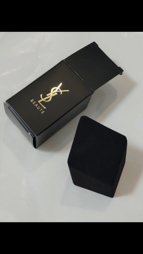 YVES SAINT LAURENT BEAUTE オールアワーズスポンジのクチコミ「YVES SAINT LAURENT BEAUTE
オールアワーズスポンジ

買ってみました🥰.....」（1枚目）