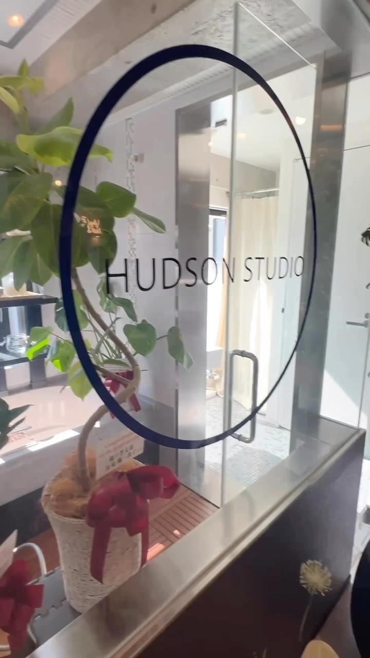 麻布十番にネイルサロン HUDSON STUDIOがOPEN🎉
プレスリリースの編集を微力ながらお手伝いさせていただきました📝
先日オープンを記念したパーティにお招きいただき、その際にサロンも見学させていただいたのでご紹介します✨

N
