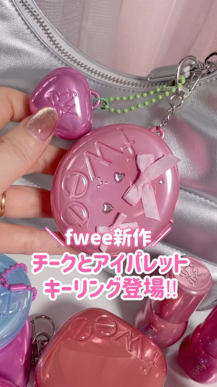 fwee フィー フェザーライクデュアルアイシャドウブラシのクチコミ「＼これは可愛すぎる😭💖／
静止画のスウォッチは3/28の投稿で👀

#ポケットチークパレット
.....」（1枚目）