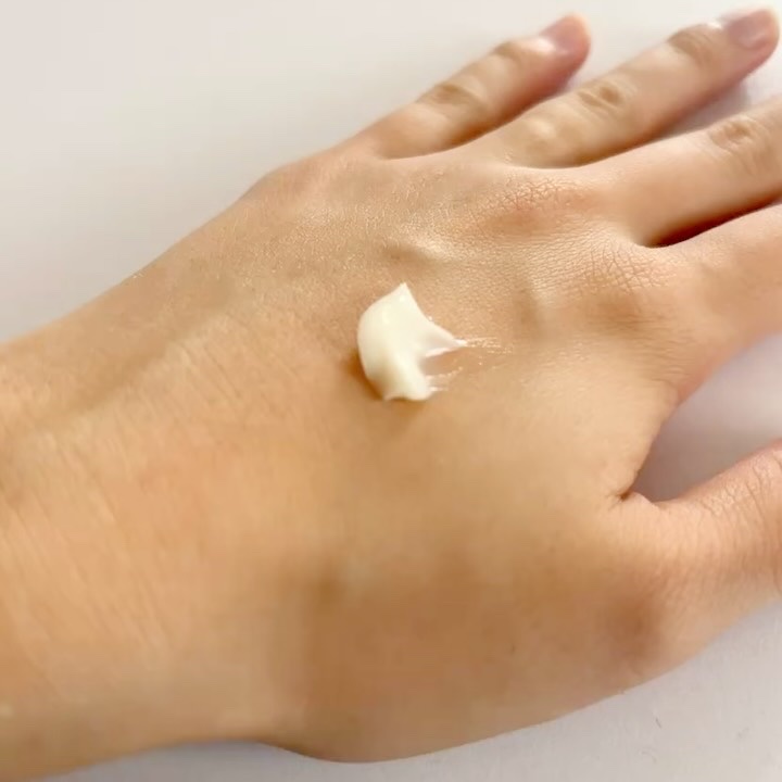 コンセントレートネッククリーム/VELLA/ネック・デコルテケアの動画クチコミ4つ目