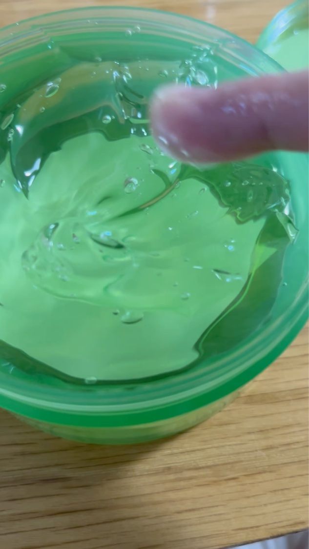 マイルド＆モイスチャーアロエジェル/ネイチャーリパブリック/ボディローションを使ったクチコミ（3枚目）