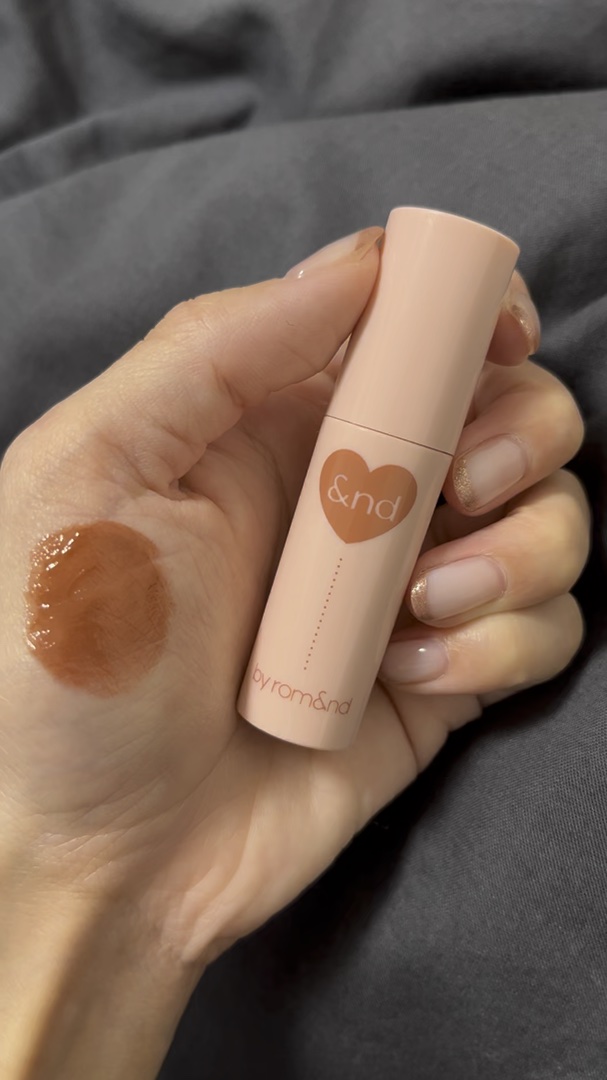 アンドバイロムアンド　グラッシーボムティント/&nd by rom&nd/リップティントの動画クチコミ4つ目