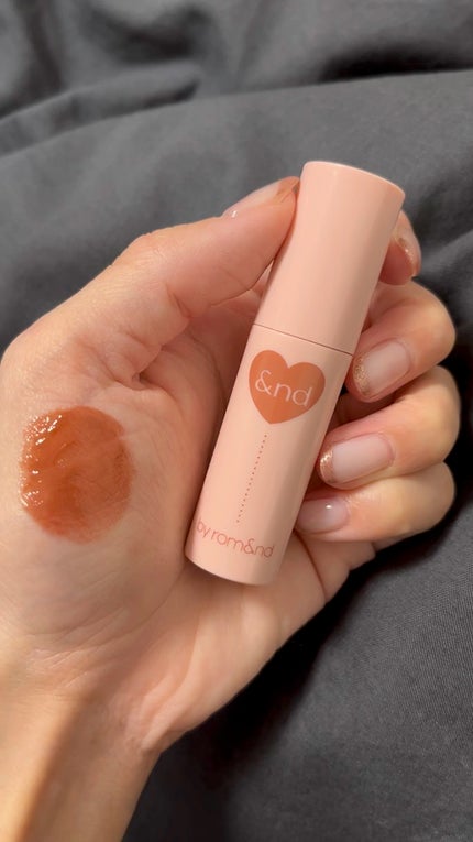 アンドバイロムアンド グラッシーボムティント/&nd by rom&nd/リップティントの人気ショート動画