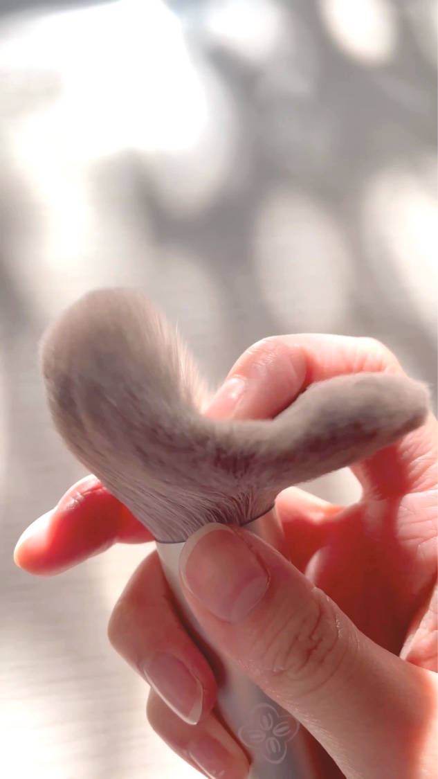 プロフェッショナルブラシ15本/EIGSHOW/メイクブラシの動画クチコミ1つ目