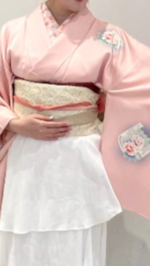 上羽絵惣 胡粉ネイル スーパーコートのクチコミ「 和装👘をしたので胡粉ネイル🌸

母の訪問着👘を着てみたら姉は着れたのに私は
丈も幅も足りなく.....」（1枚目）