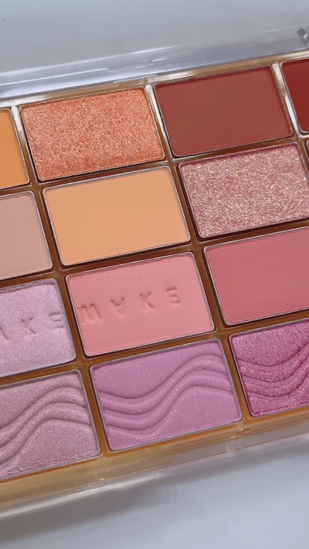 ソフトブラーリングアイパレット/wakemake/アイシャドウパレットの人気ショート動画