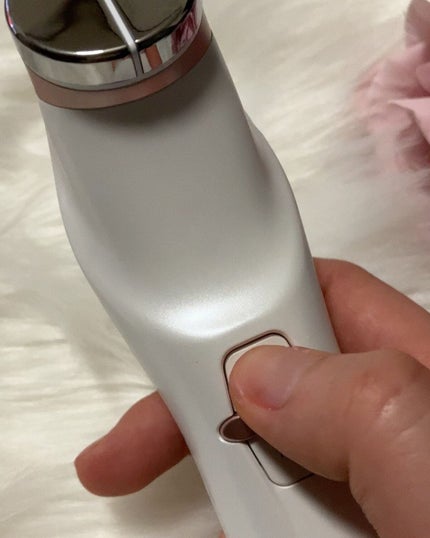 sakura on LIPS 「めちゃくちゃ気に入ってる美顔器‼️見た目もホワイト×ピンクで可..」(5枚目)