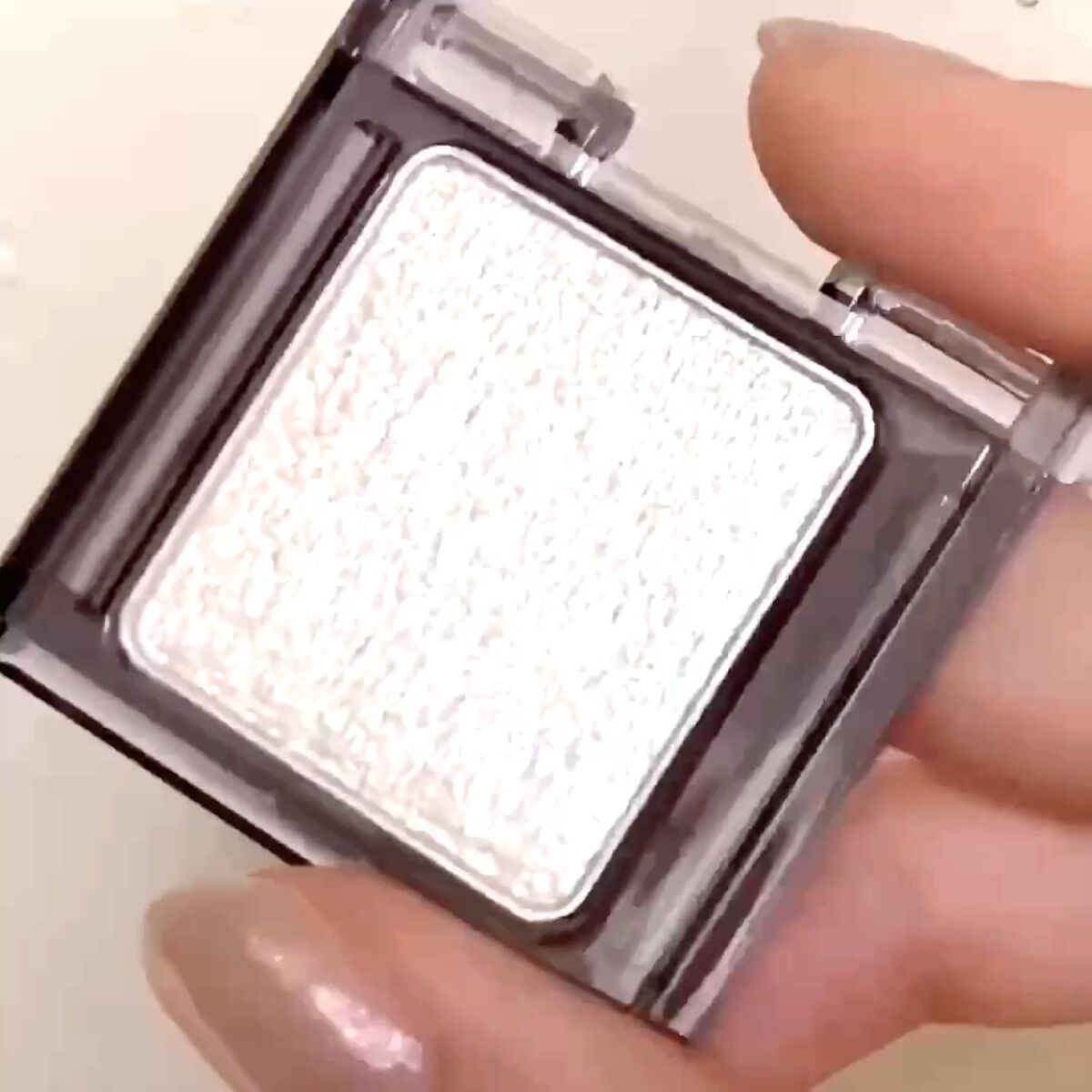  シアー グリッターアイズ/KiSS/単色アイシャドウを使ったクチコミ（2枚目）