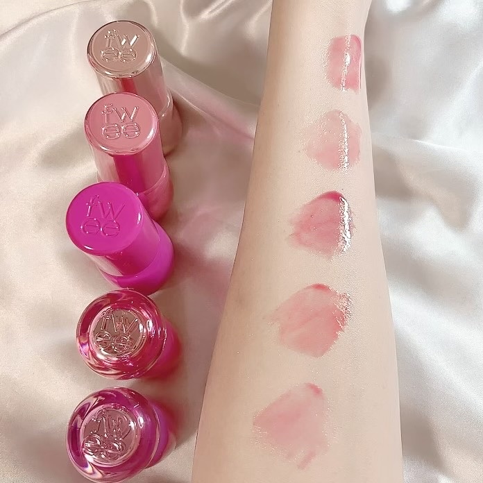 フィー 3Dボリューミンググロス/fwee/リップグロスを使ったクチコミ（2枚目）