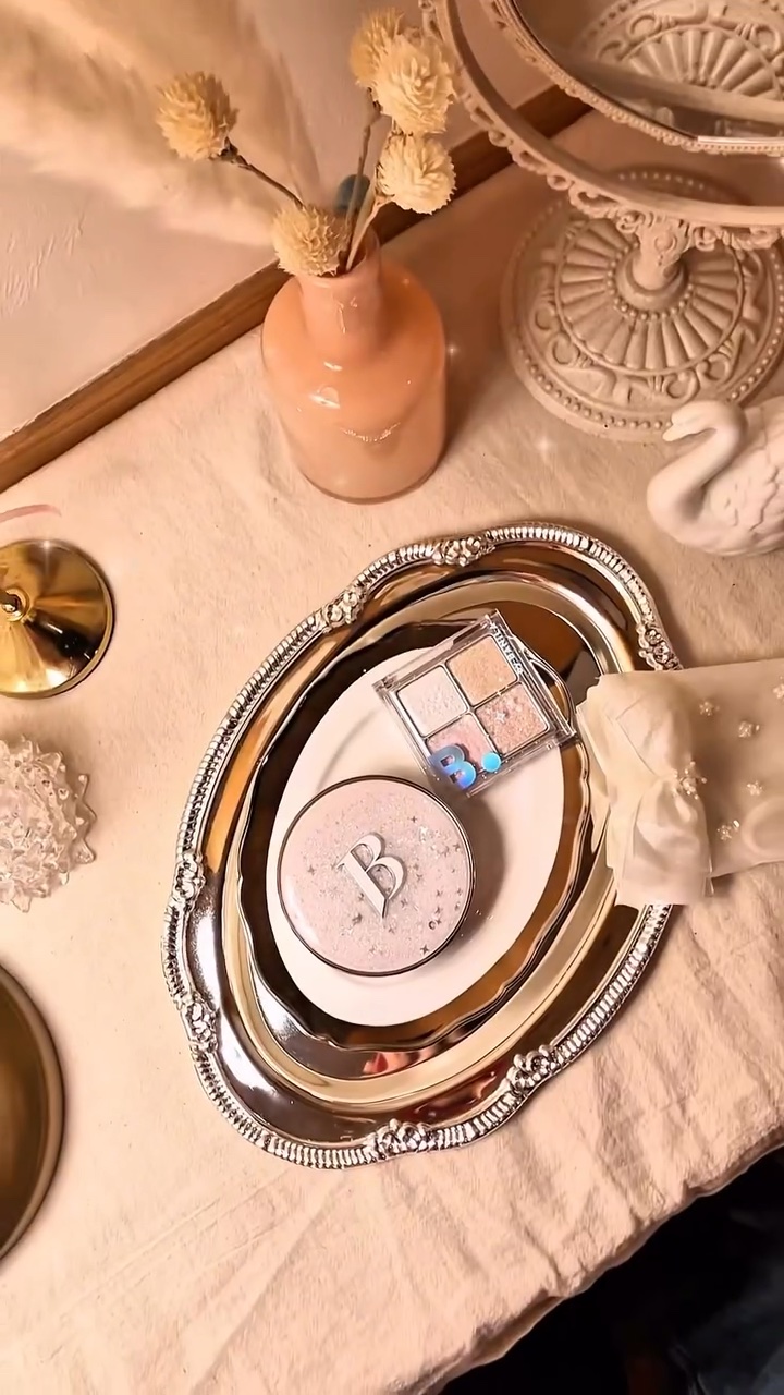 カバーリシャス アルティメット ホワイトクッション モイスチャー/BANILA CO/クッションファンデーションの動画クチコミ3つ目