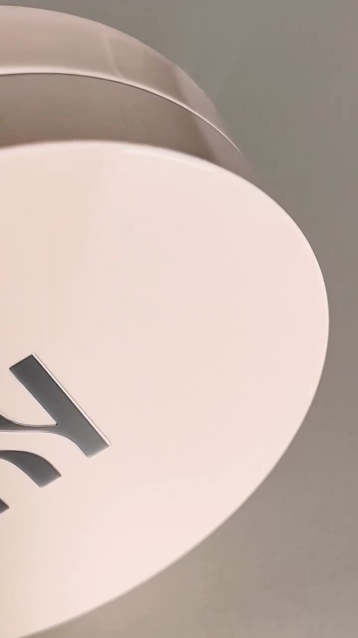 【ベスコス受賞アイテム✨】

光を味方につけ、しなやかに艶めく
#リフレクションスキングロウクッションファンデーション

テクニックいらずで、美しい仕上がりを叶えるヒミツは…？💭

✨ 美しい艶めきをキープする“ハイブリッドメッシュTM”