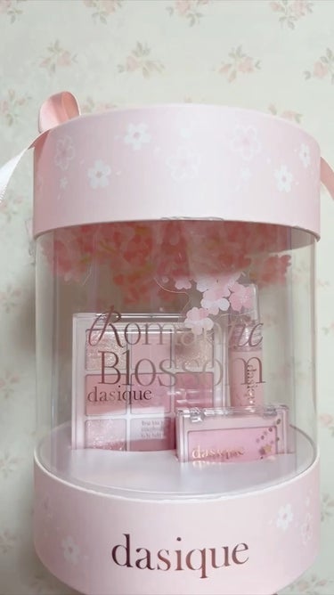 
☆dasique
ロマンチックブロッサム企画セット


前回投稿の動画バージョン🌸


◯Shadow Palette
Romantic Blossom
ピンク系の9色パレット
白みピンク、くすみピン