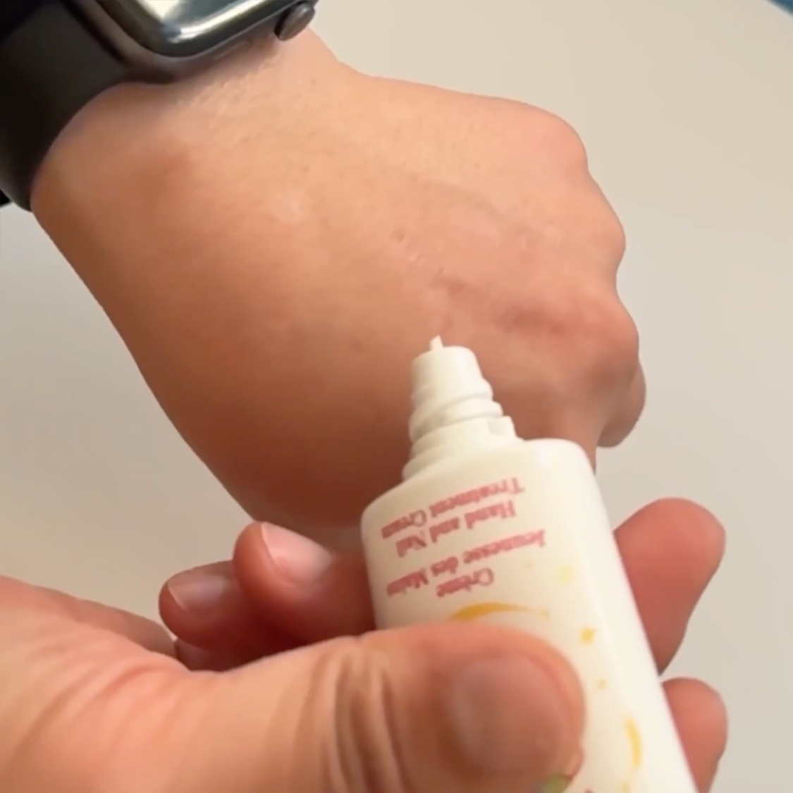 ハンド／ネイル トリートメント クリーム/CLARINS/ハンドクリームの動画クチコミ1つ目