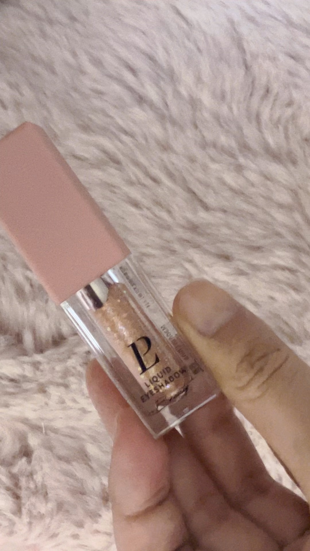 リキッドグリッターシャドウ 星河/LEPOREM/グリッターの動画クチコミ5つ目