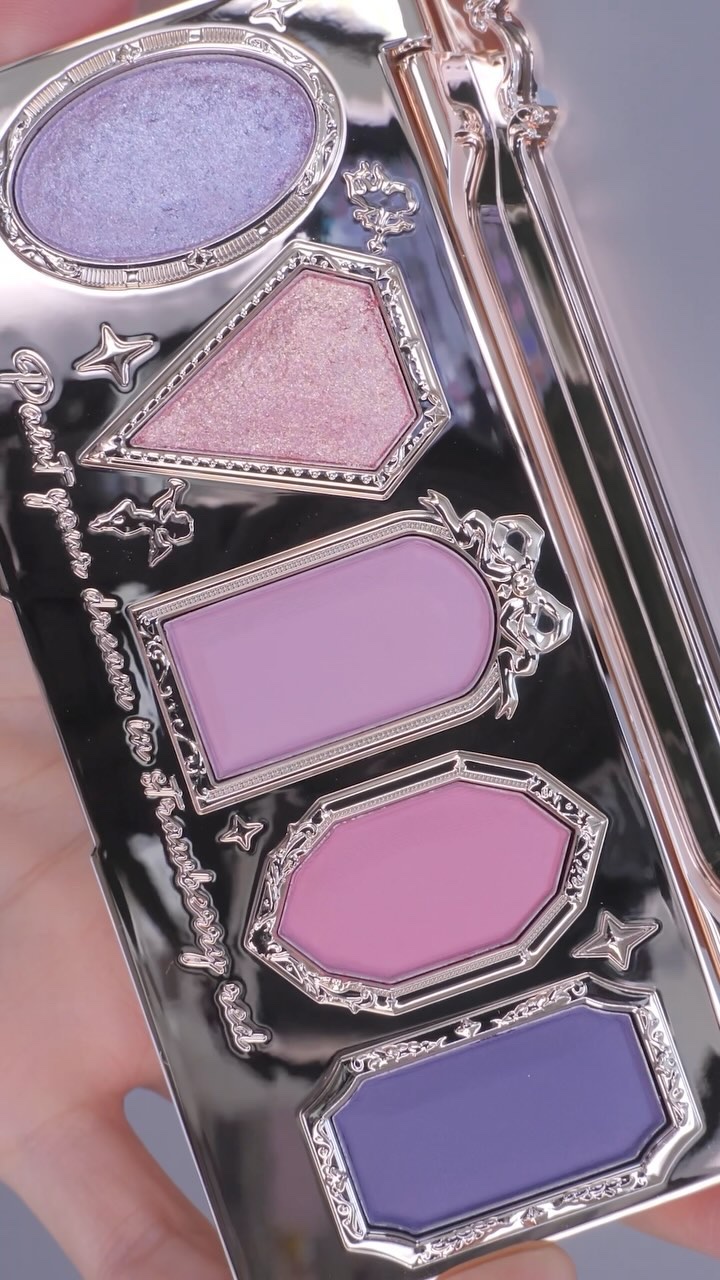 ストロベリーロココ アイシャドウパレット/FlowerKnows/アイシャドウパレットの人気ショート動画