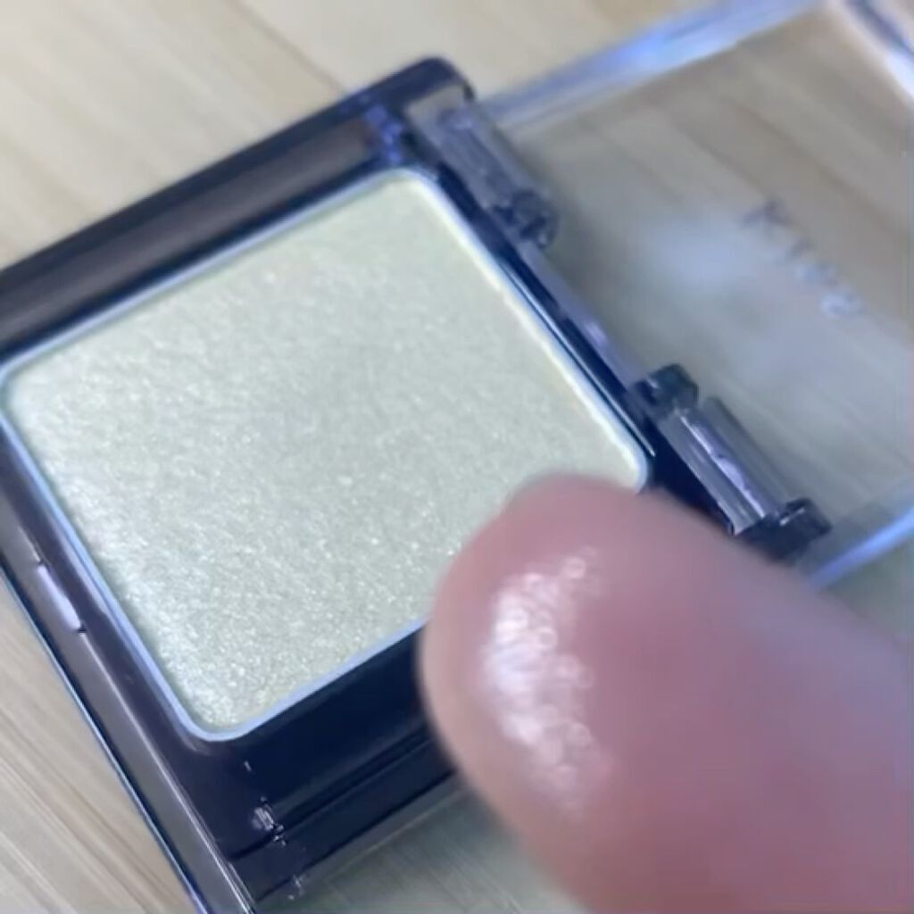  シアー グリッターアイズ/KiSS/単色アイシャドウを使ったクチコミ（2枚目）