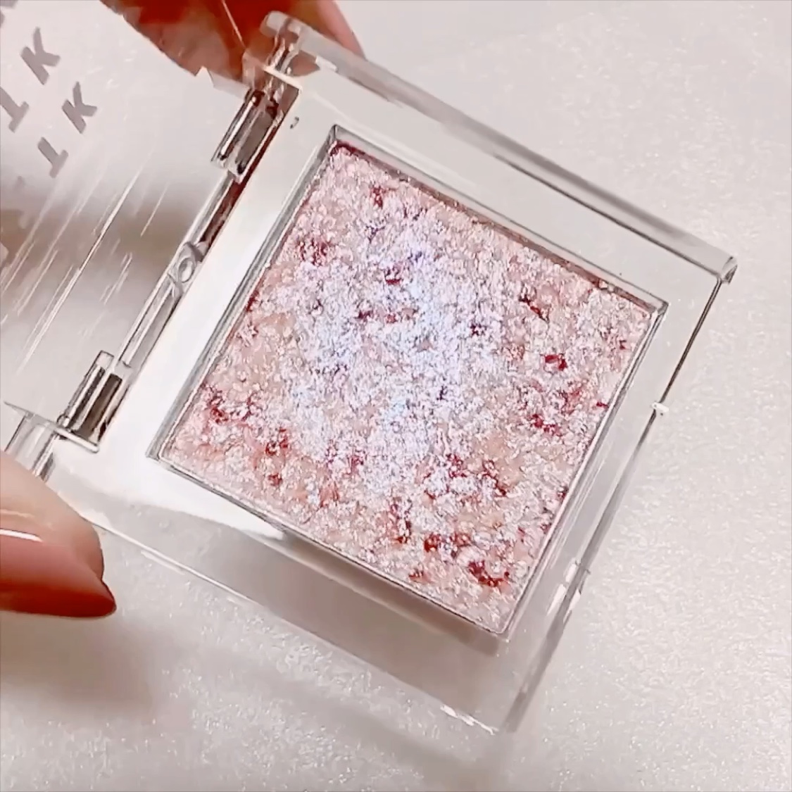 シングルアイシャドウ/aZTK/単色アイシャドウを使ったクチコミ（2枚目）