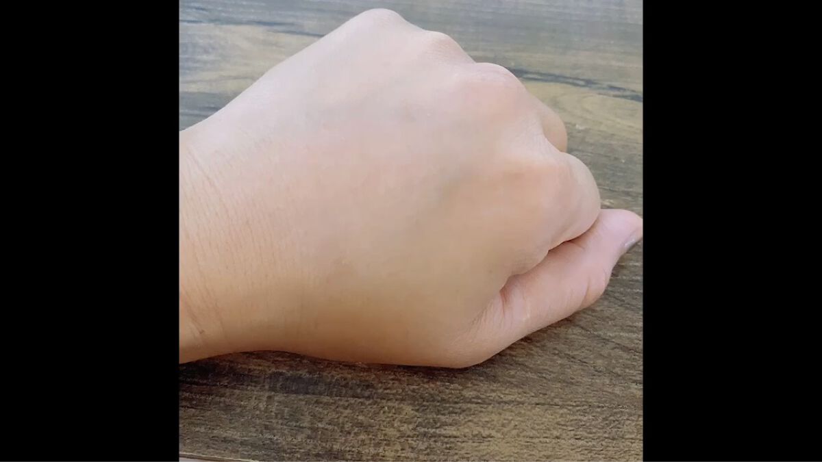 リップコンフォートオイル 04 ピタヤ/CLARINS/リップグロスを使ったクチコミ（3枚目）