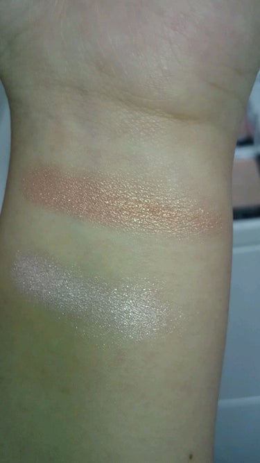 MegaGlo Highlighting Powder/wet 'n' wild/ハイライトを使ったクチコミ（3枚目）