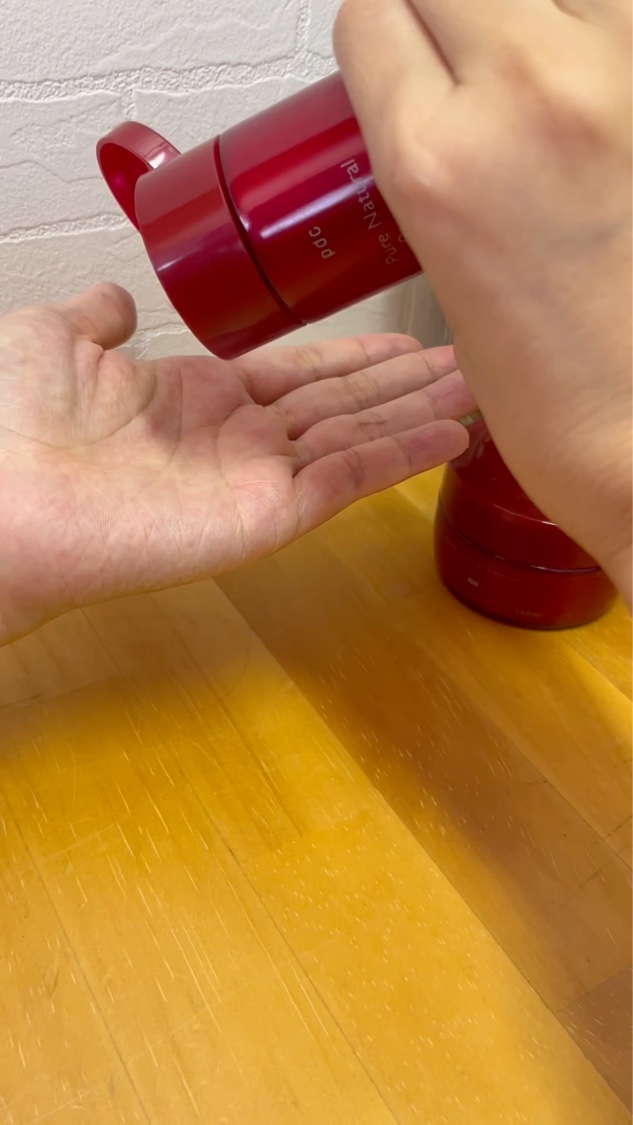 pdc ピュア ナチュラル プレミアム リフティング エッセンスローション【医薬部外品】のクチコミ「
エッセンスローションとクリームエッセンス。

ローションはとろんとしたテクスチャで、乳液に近.....」（3枚目）