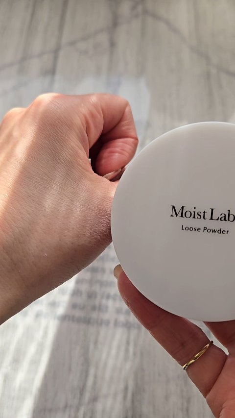 モイストラボ ルースパウダー〈くすみ防止タイプ〉/Moist Labo/ルースパウダーを使ったクチコミ（1枚目）