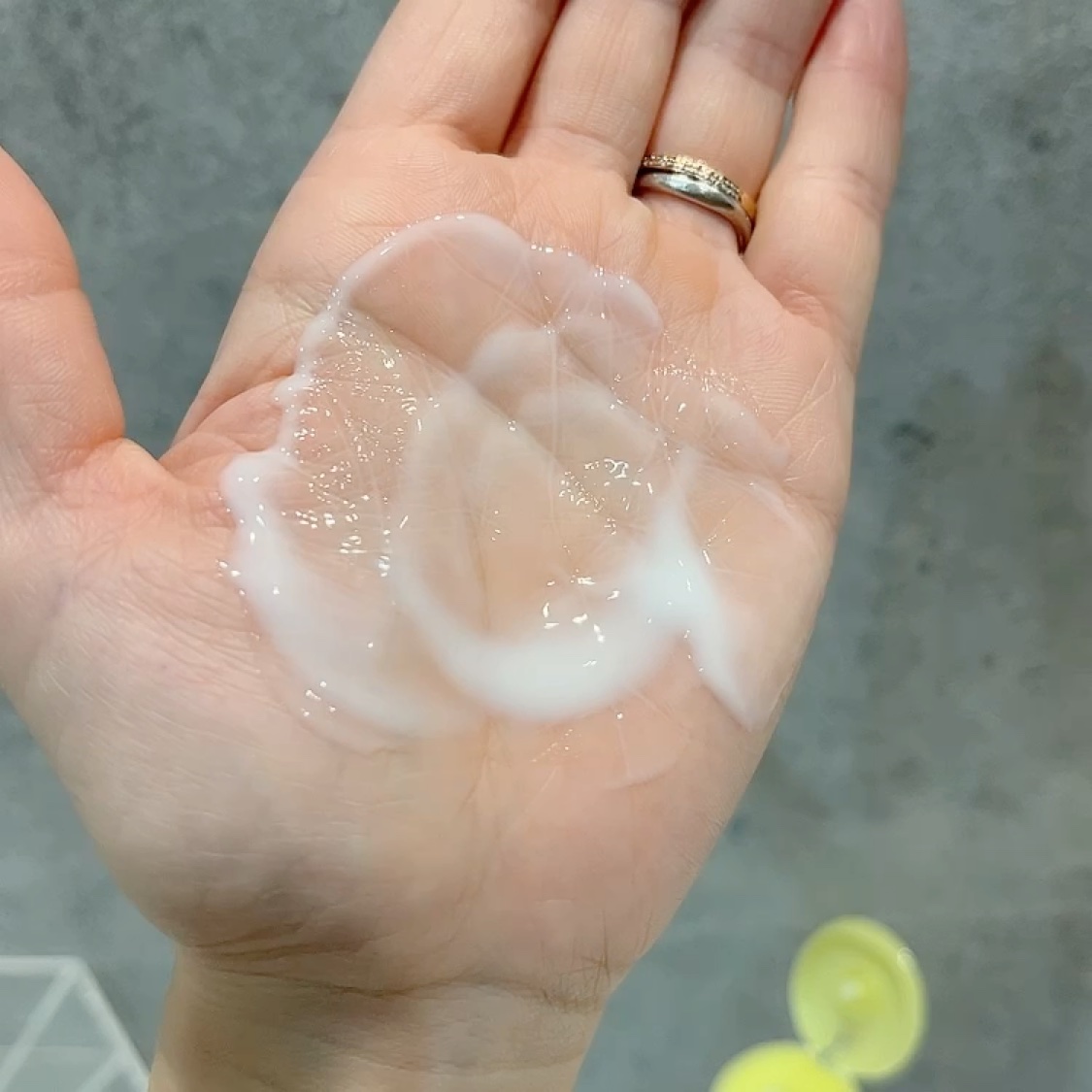 なめらか本舗 薬用純白乳液/なめらか本舗/乳液の動画クチコミ3つ目