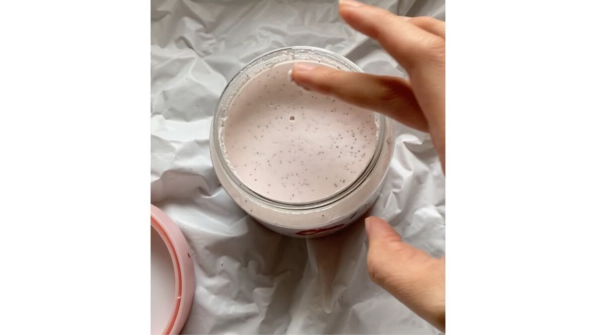 ダヴ ふわとろクリーミースクラブ ザクロ＆シアバター/ダヴ/ボディスクラブを使ったクチコミ（2枚目）