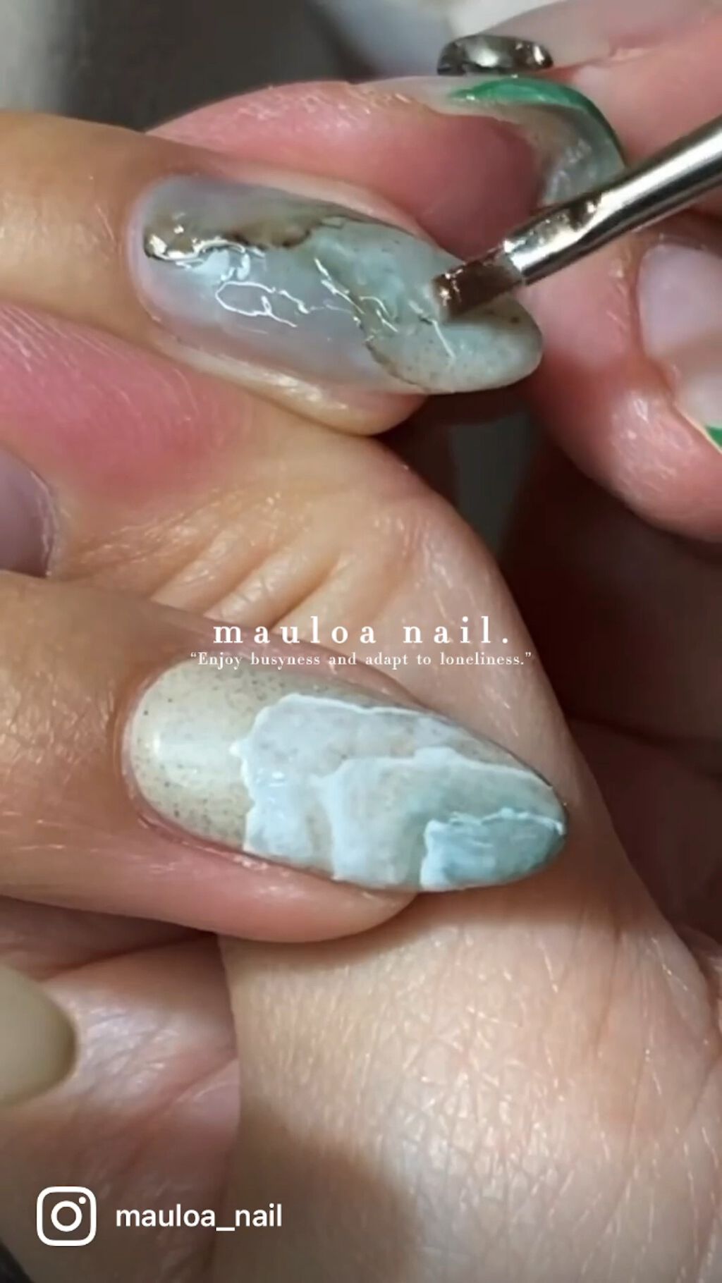 #ネイル,#夏ネイル,#アートネイル,#海ネイル,#ミラーアートネイル,#ハワイアンジュエリーネイル,#くすみカラーネイル,#サマーネイル,#ジュエリーネイル,#ミラーネイル,#セルフネイル,#サンドジェルネイル,#太陽ネイル,#天王寺ネイル,#シンプルネイル,#タイル柄ネイル,#モロッカンタイルネイルのネイルデザイン