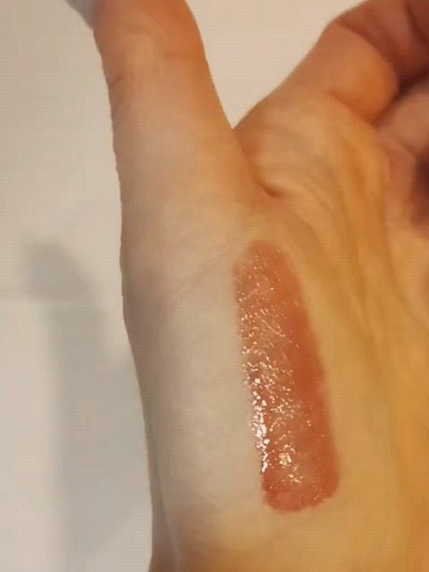 レブロン スーパー ラストラス デューイ シャイン リップスティック/REVLON/口紅を使ったクチコミ（2枚目）