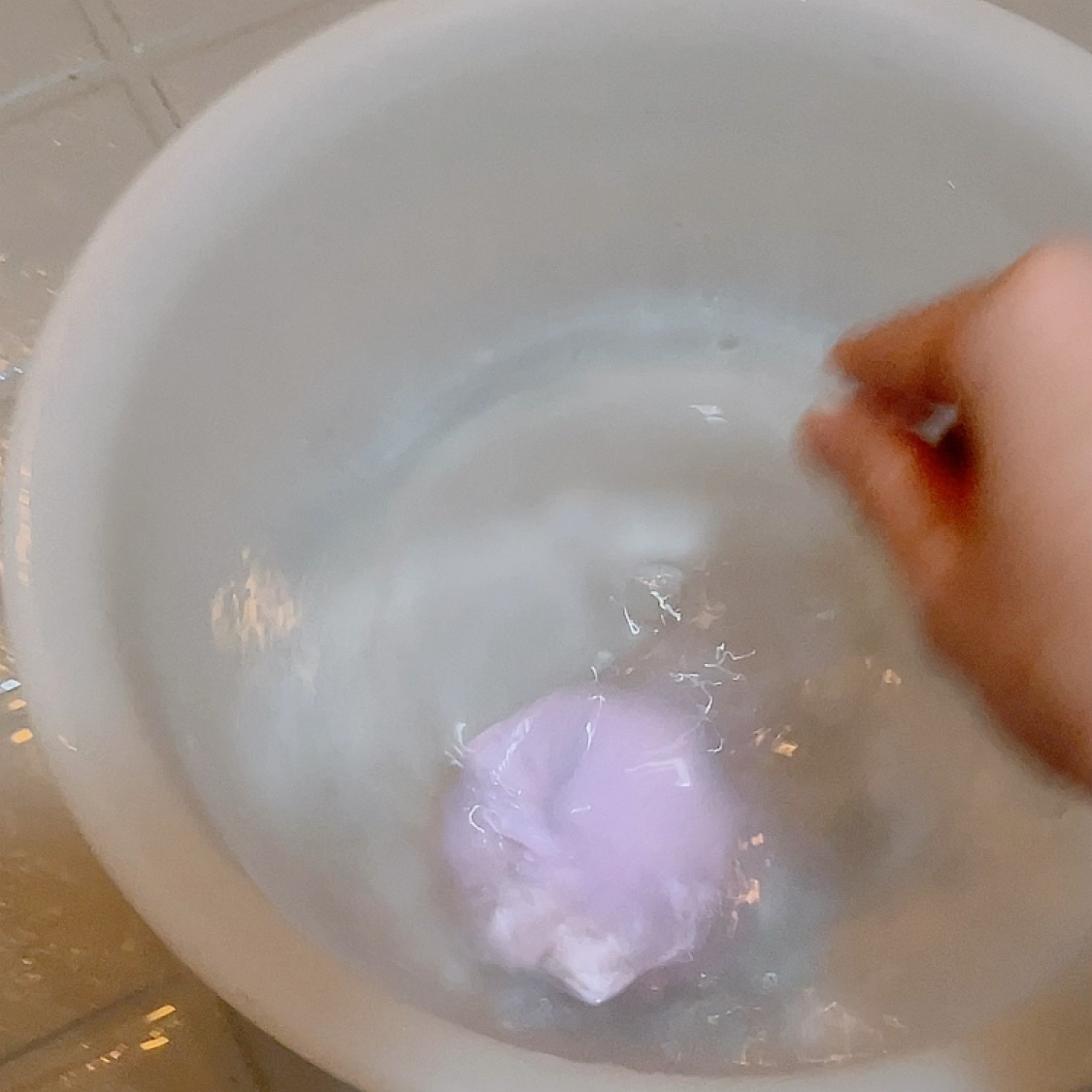 バブ モンスターバブルMEGA級 マーブル泡 ラベンダーカクテルの香り​/バブ/炭酸系入浴剤の動画クチコミ5つ目