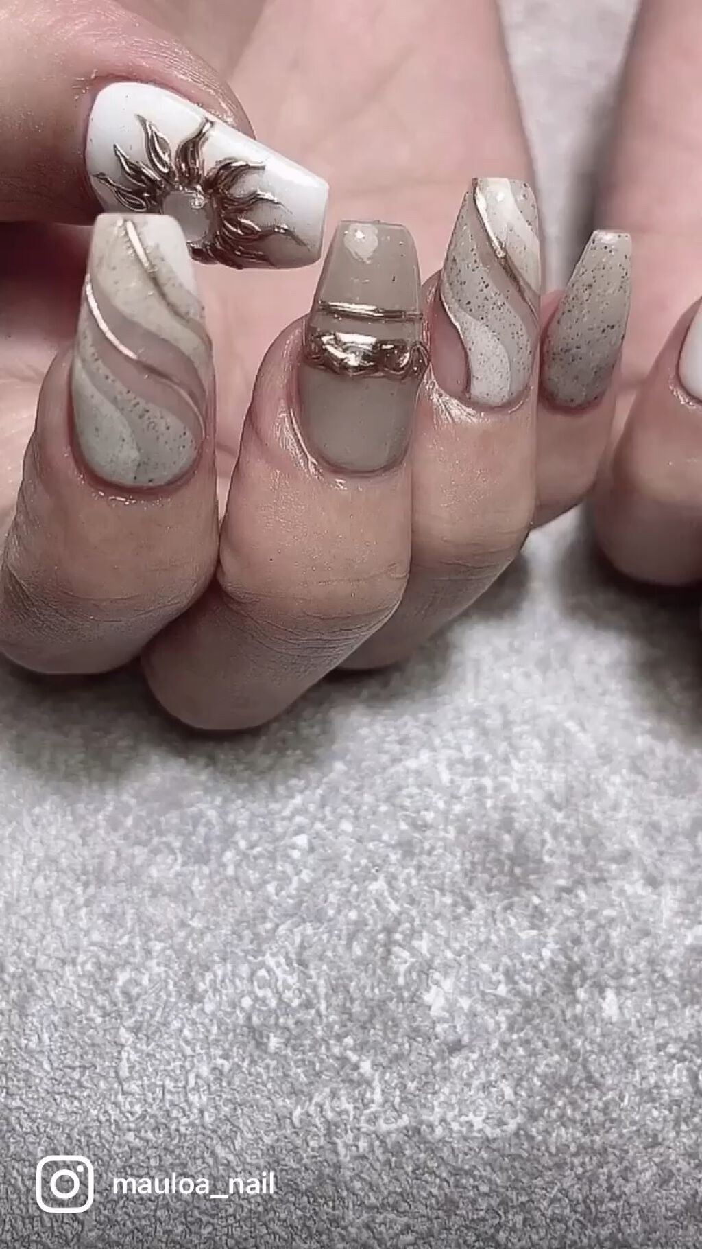 #ネイル,#月ネイル,#アートネイル,#海ネイル,#ミラーアートネイル,#アニマルネイル,#夏ネイル,#うねうねネイル,#サマーネイル,#ジュエリーネイル,#ミラーネイル,#手書きアートネイル,#ハートジュエリーネイル,#ブラウンネイル,#秋ネイル,#天王寺ネイル,#太陽ネイルのネイルデザイン