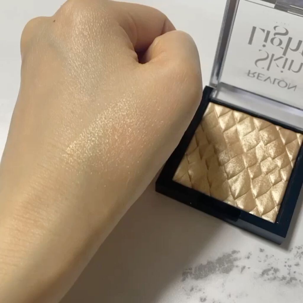 スキンライト プリズマティック ハイライター/REVLON/プレストパウダーを使ったクチコミ（2枚目）