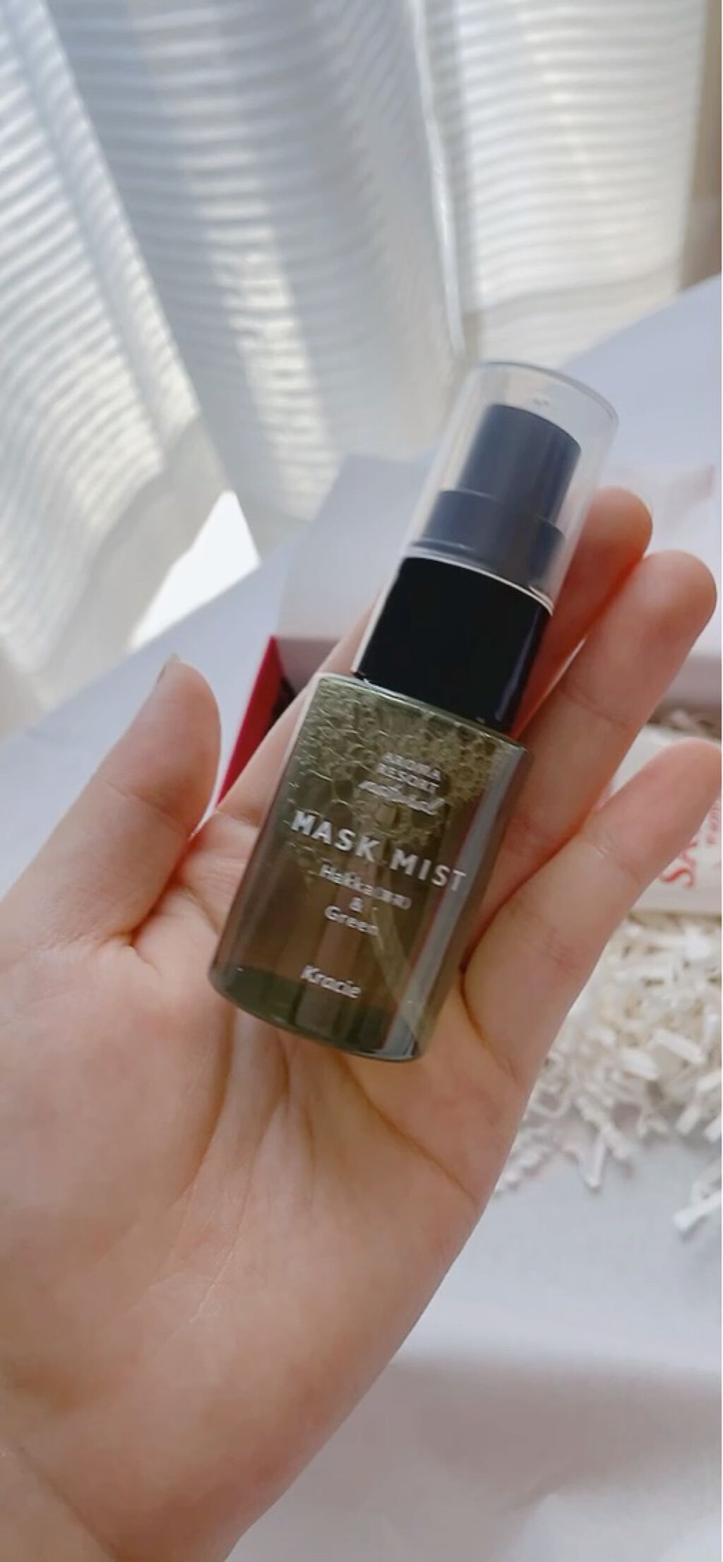 暑さ対策グッズ🌿Kracie
「ミント🌱香りのマスクミスト」

暑いとき、
マスクの外側に2ー3回スプレーすると、
呼吸が楽になります🪄✨

 #今月のコスメ購入品 
#ミント💚 
#マスクミスト
#マスクスプレー 
#暑さ対策 