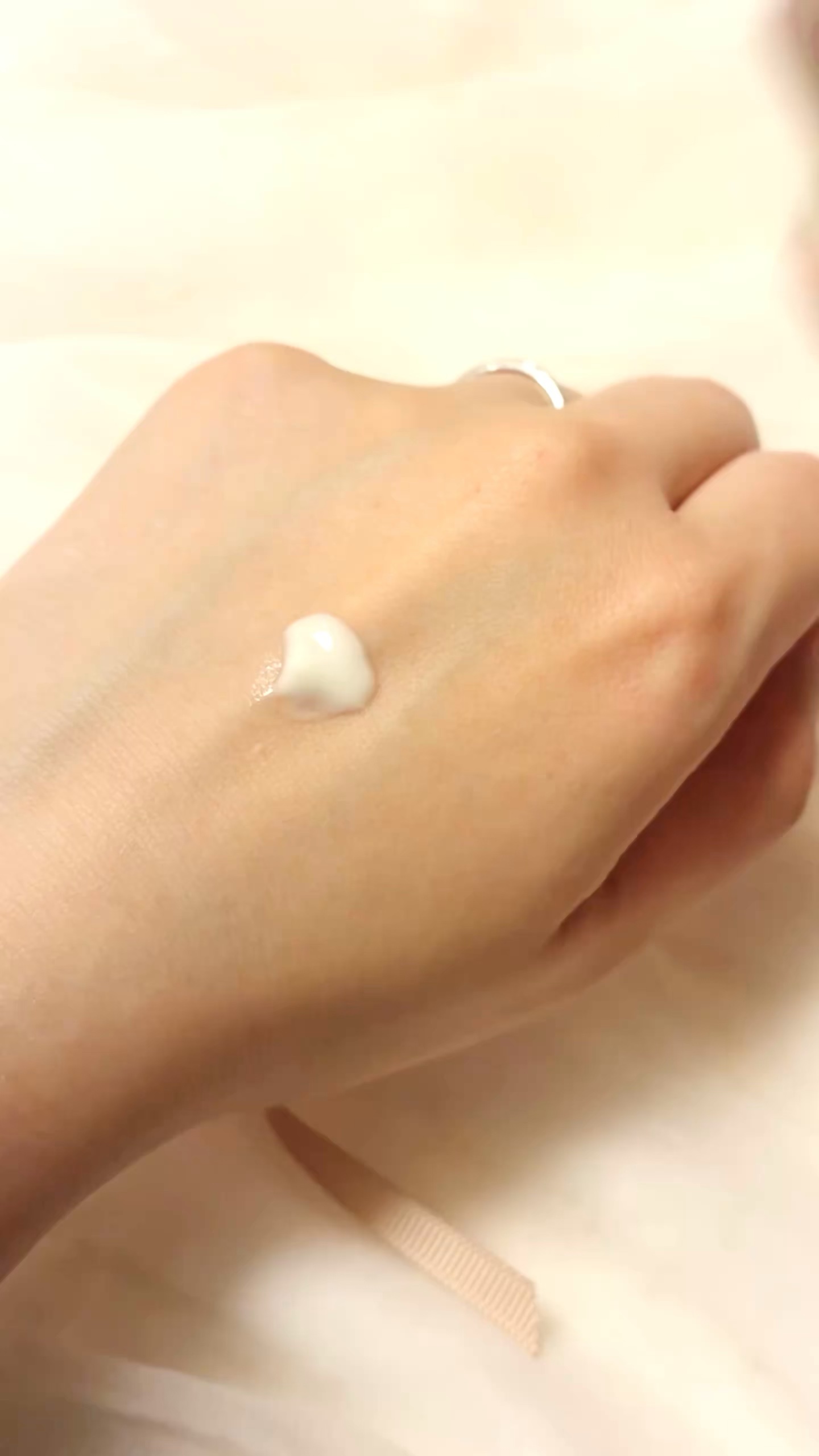 ブライトエイジから商品提供を頂きました✨

商品名：リフトホワイト パーフェクション【医薬部外品】
販売名：B乳液状美容液a
容量 / 価格：40g（約1.5ヶ月分） / 8,800円（税込）

製薬会社が開発したエイジングケア*1シリーズ