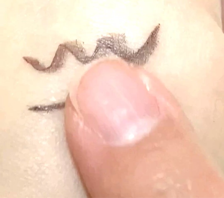 ブレぴたライナー/CEZANNE/アイライナーの動画クチコミ3つ目