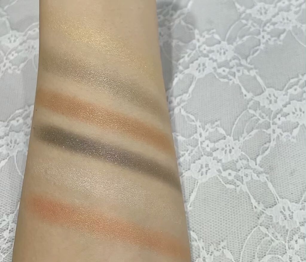 UR GLAM LUXE　12 COLORS EYESHADOW PALLET/U R GLAM/アイシャドウパレットの動画クチコミ1つ目