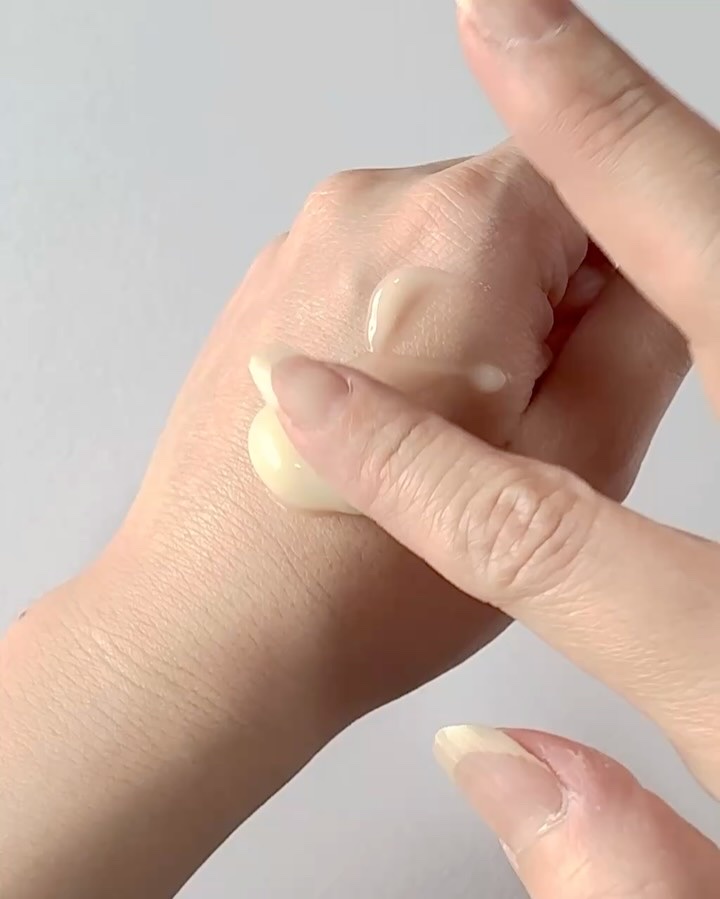 アクアコラーゲンゲル エンリッチリフトEX/ドクターシーラボⓇ/オールインワン化粧品の動画クチコミ3つ目