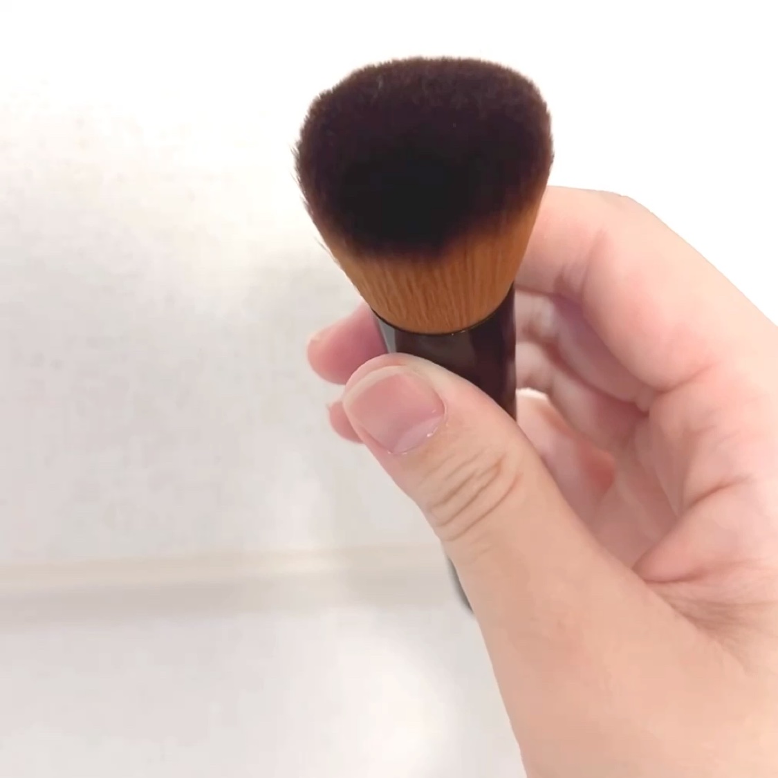 エトヴォス フェイスカブキブラシのクチコミ「エトヴォス
フェイス カブキブラシ

今までチークは大きめのブラシでふんわりと入れていましたが.....」（3枚目）