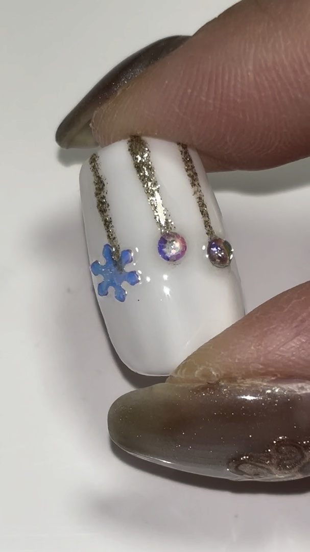 アイシングジェルネイル/セリア/ジェルネイルの人気ショート動画