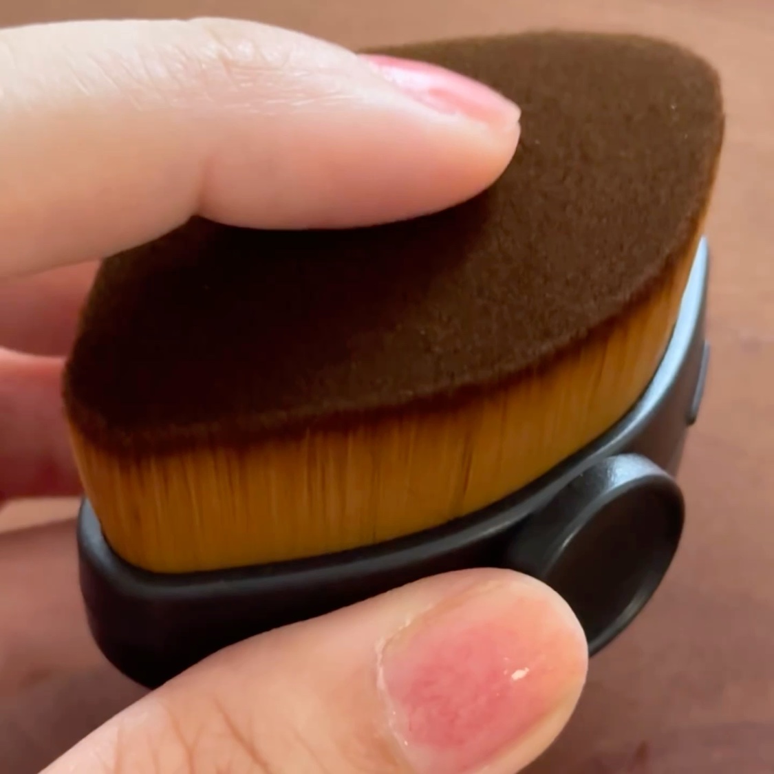 ファンデーションブラシ（キャップ付）/DAISO/メイクブラシの動画クチコミ2つ目