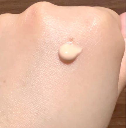 Amplitude コンプリートフィット クリームベースのクチコミ「もう買えないですが紹介だけさせてください🥲
大好きな万能下地✨
何かに特化しているというよりは.....」(3枚目)