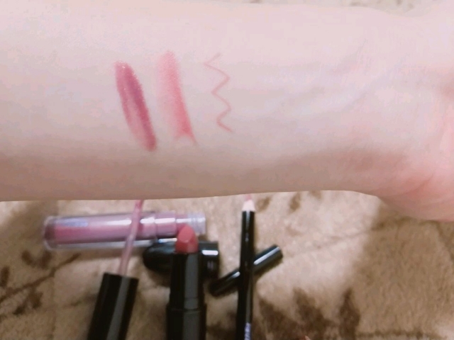 スターリット リップバッグ：プラム/M・A・C/メイクアップキットの動画クチコミ1つ目