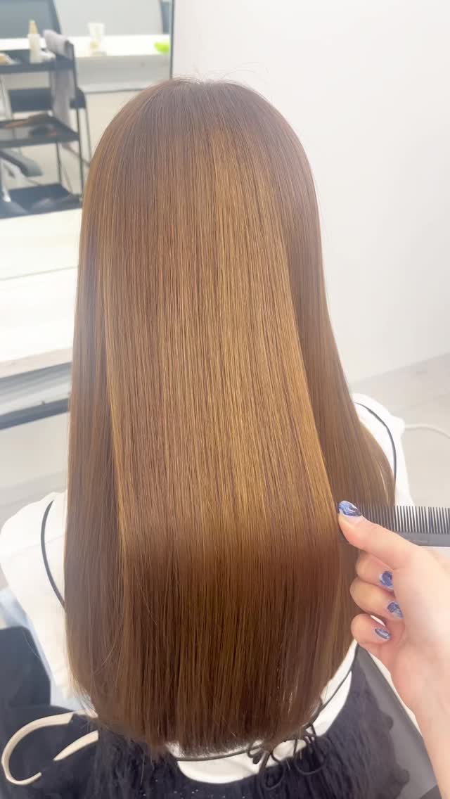 サロン専売品の実力😳‼️

FLOWDIA MOREを1ヶ月使ってみたら
サロン級のサラツヤ髪がキープできて感動🥺✨

やっぱり日々のホームケア大切なんだなぁ✨

トライアルセットは公式オンラインストア（デミコスメティクス公式オンライン